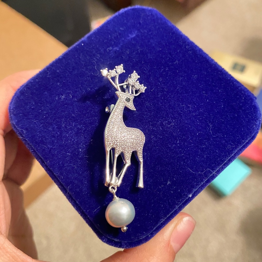 Pearl pin